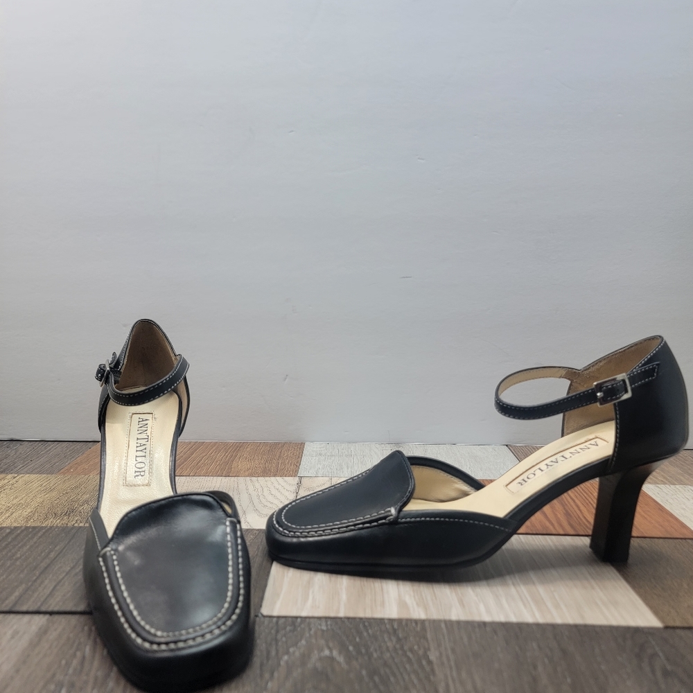 Women's 5.5M Black Closed Toe Pumps